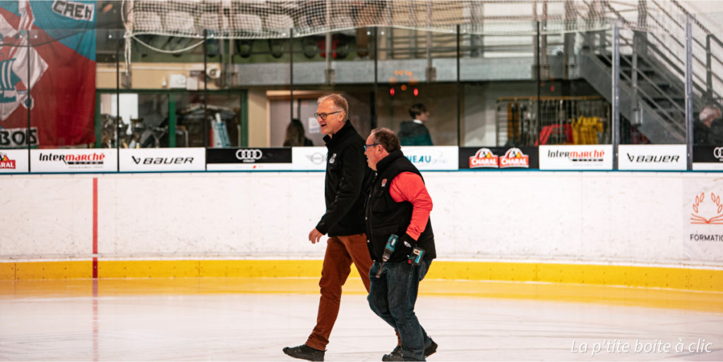 Bénévole sur la patinoire